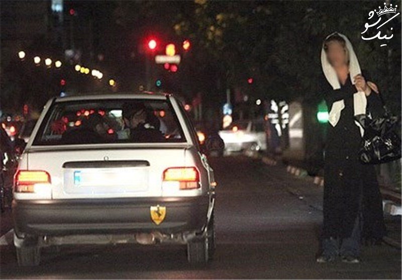 می‌گویند همه زن‌های اینجا برای تامین پول مواد خود مجبور به تن‌فروشی‌اند.