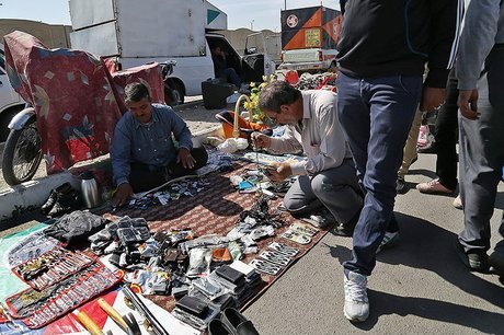 دست فروشان ،در این روزهای دشوار؛ نانشان آجر نکنیم!