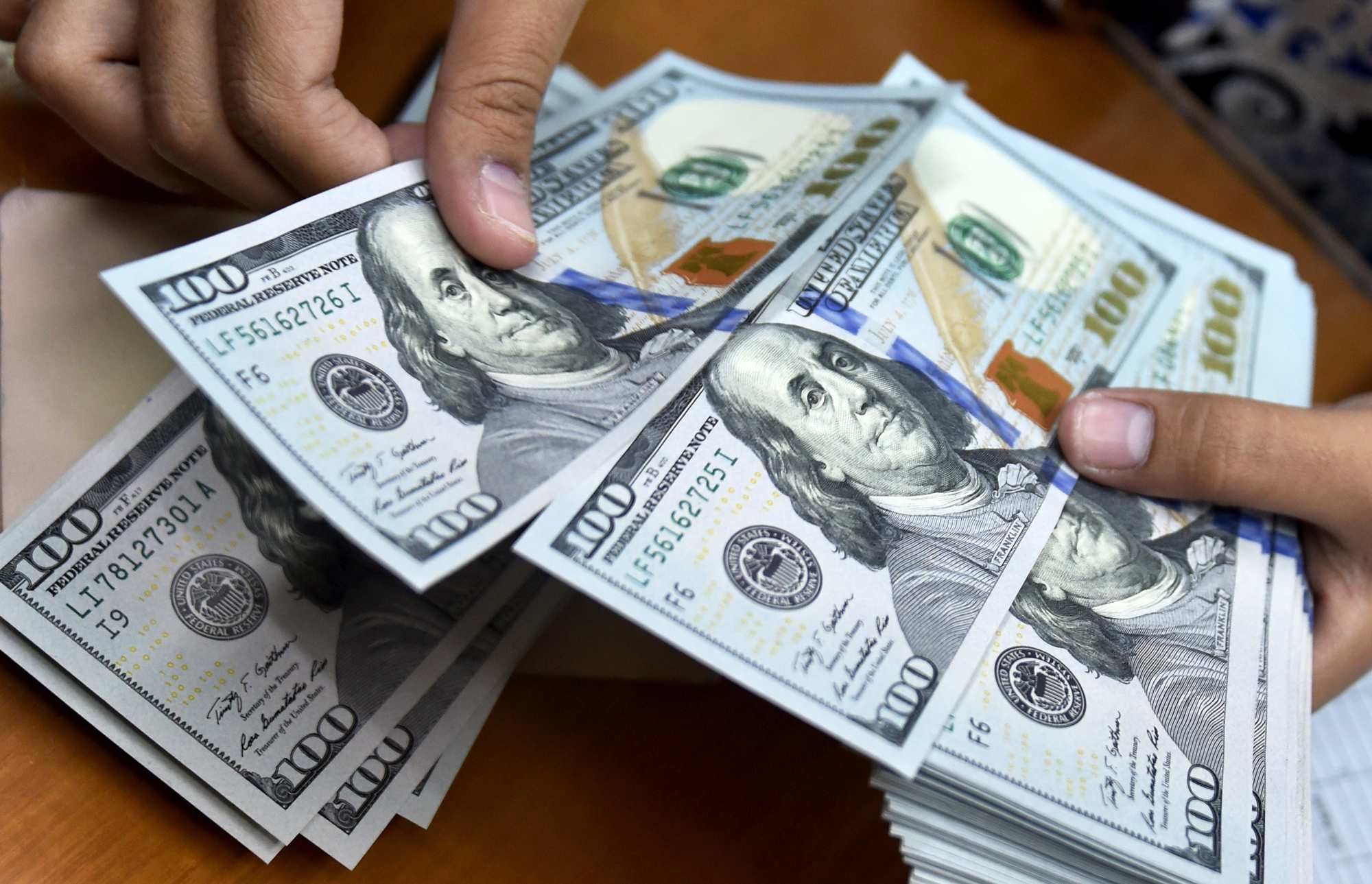 قیمت انواع دلار، یورو، سکه و درهم در بازار روز دوشنبه